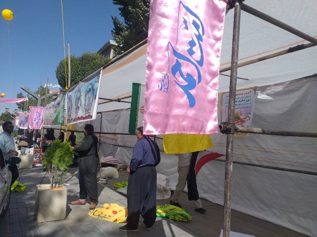 شمیم خوش عطر محمدی در سنندج به مشام می‌رسد