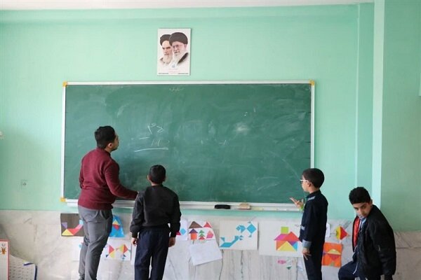 شناسایی و تجلیل از معلمان نمونه در کردستان