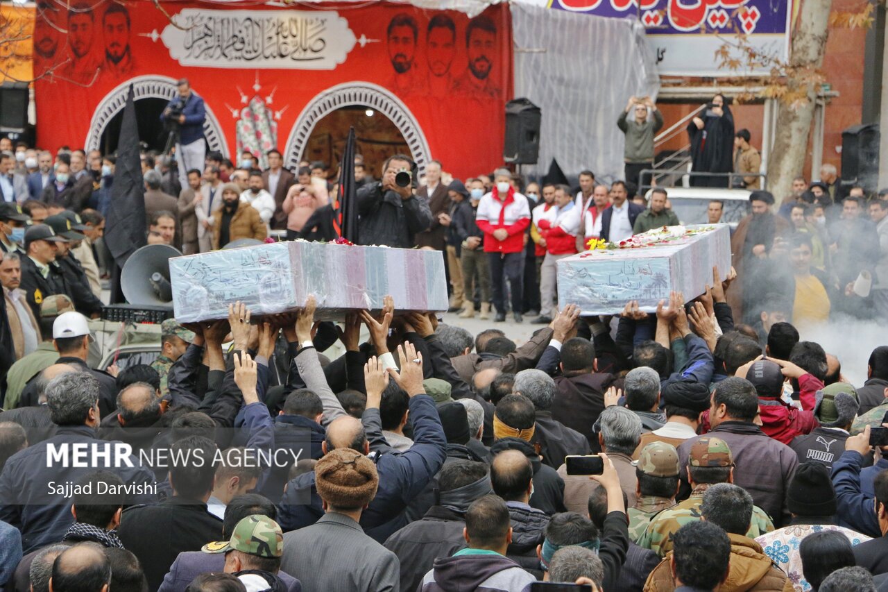شهدا برای دفاع از حریم کشورمان از جان خود گذشتند