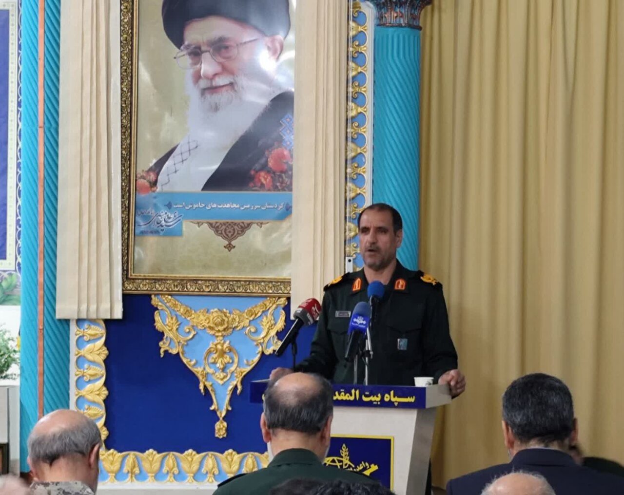 شهدا حافظان انقلاب اسلامی هستند