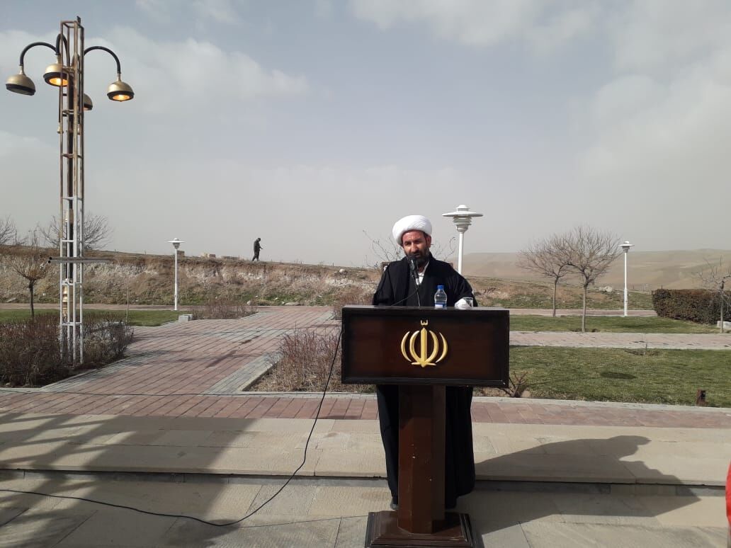 شهدا سند استقلال و آزادی جامعه اسلامی هستند