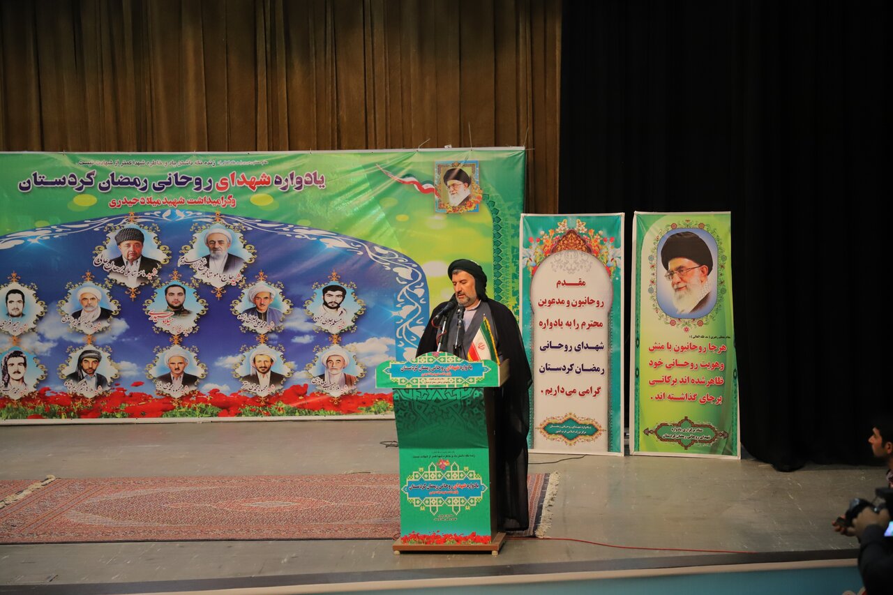 شهدای روحانی کردستان با مجاهدت خود ریشه انقلاب را مستحکم کردند