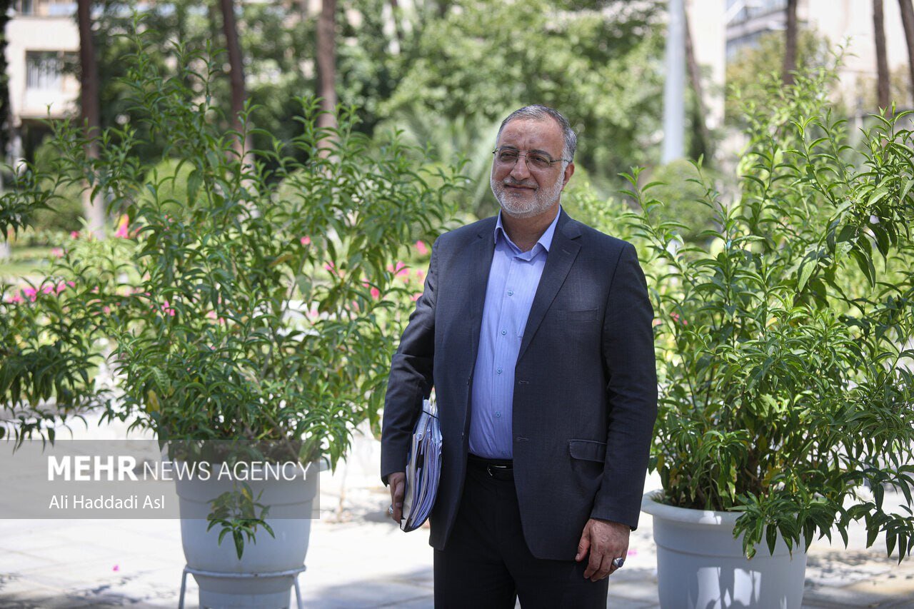 شهردار تهران برای ارائه لایحه بودجه ۱۴۰۴ به شورا میرود