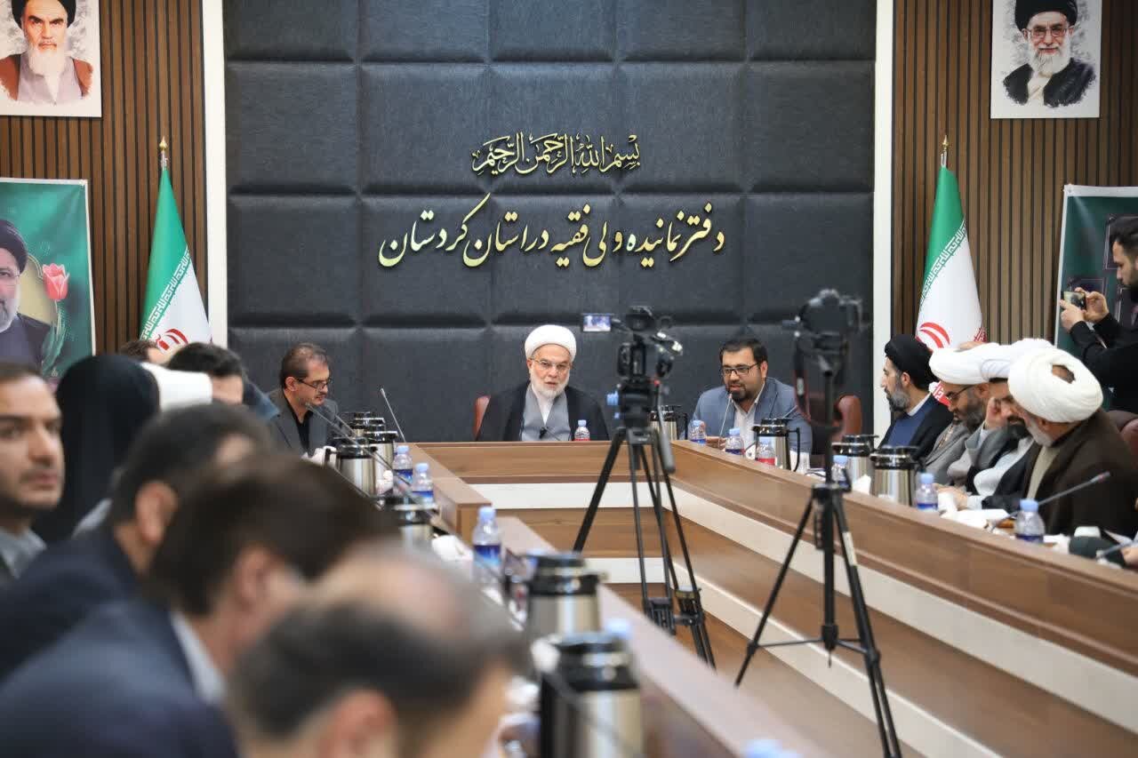 شهید رییسی در سه سفر خود به کردستان خدمات ماندگاری برجای
گذاشت