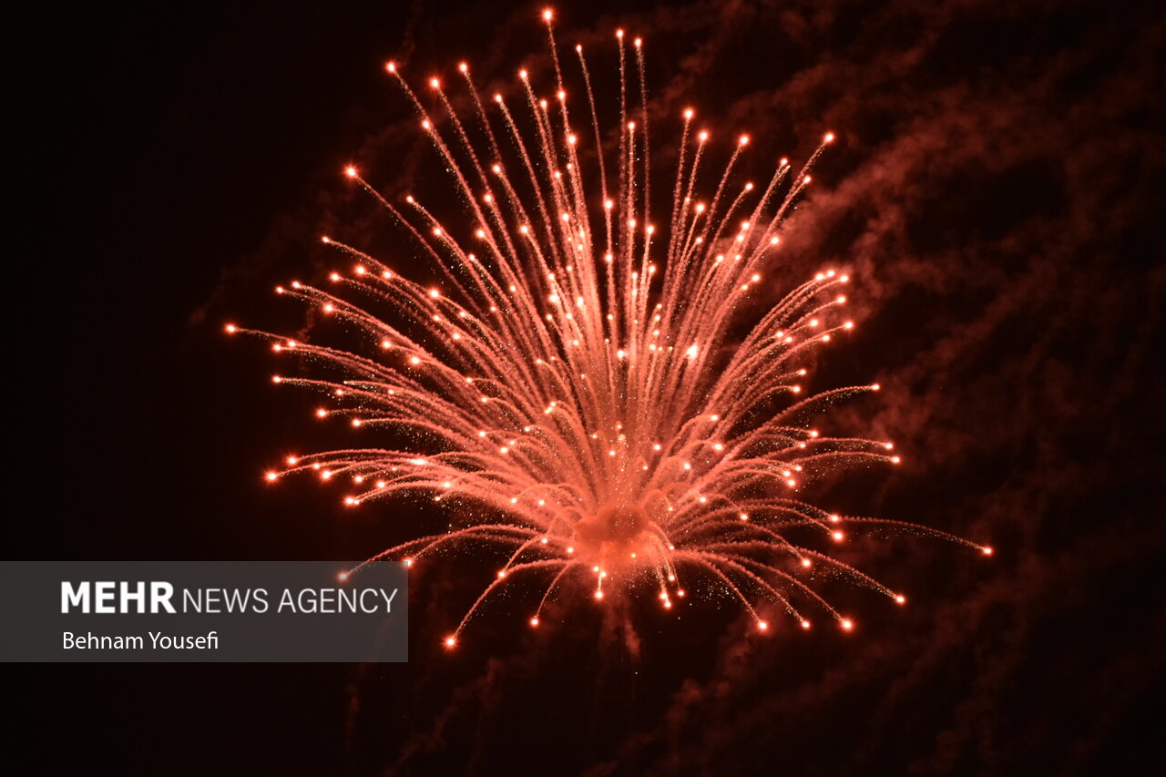 شور و نشاط مردم شهر توپ آغاج در آیین نورافشانی