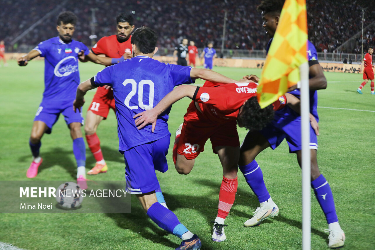 شکایت تراکتور از توهین هواداران منتسب به چادرملو یزد