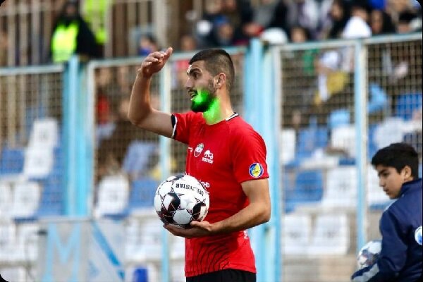 شکایت تراکتور از ملوان به دلیل استفاده از لیزر و پرتاب
بطری