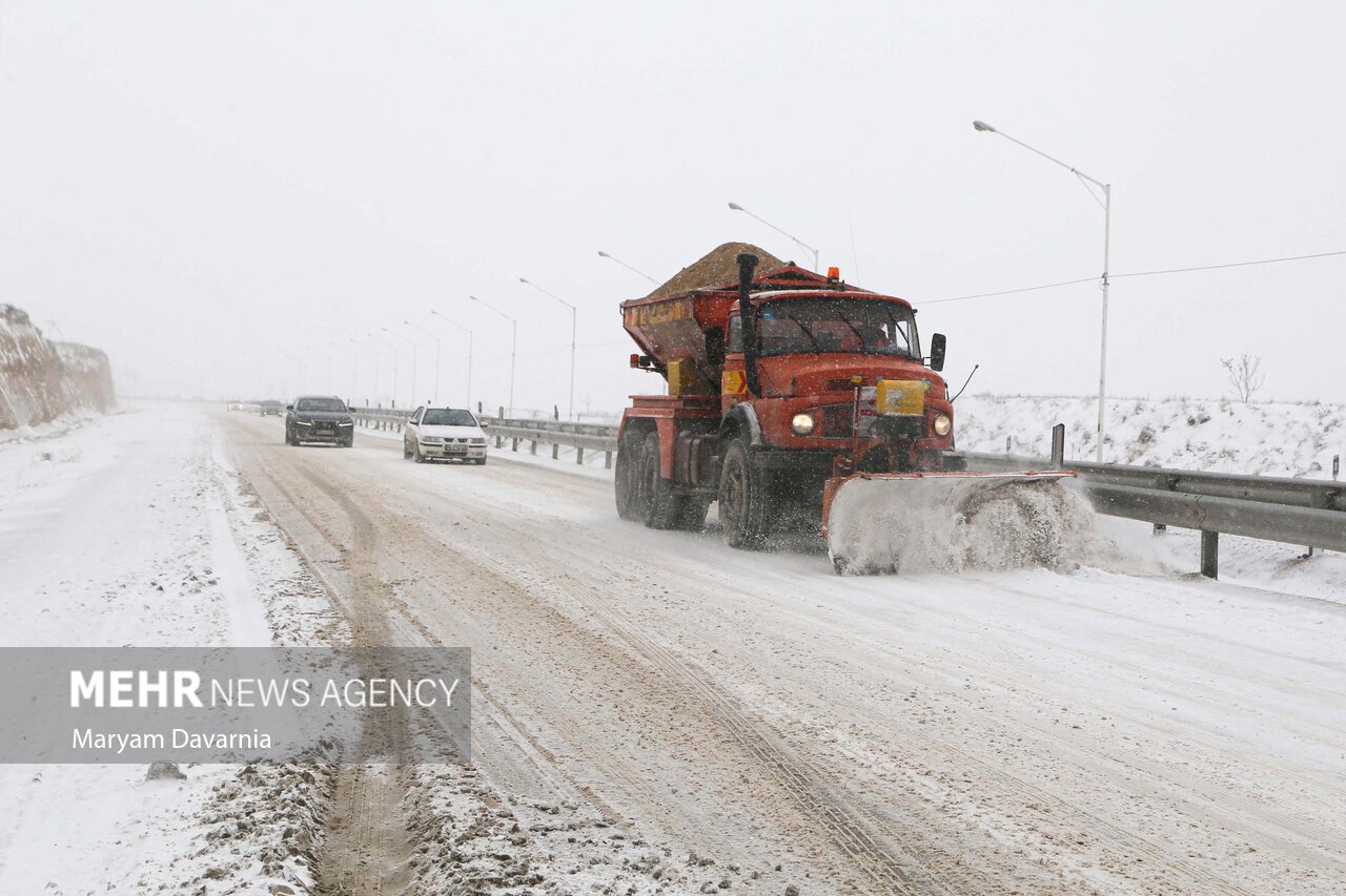 شکری:بازگشایی راه ۲۴۸ روستای آذربایجان غربی؛تردد در جاده ها جریان دارد