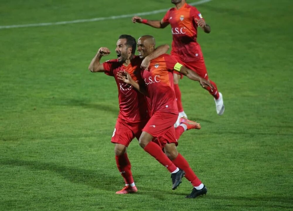 شکست گل‌گهر مقابل فولاد در نیمه نخست/ تیم قلعه‌نویی ۱۰ نفره شد