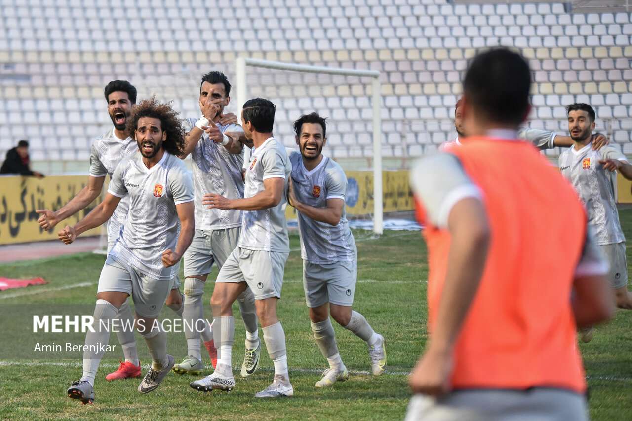 شکست یک نیمه‌ای گل گهر مقابل تیم پدیده