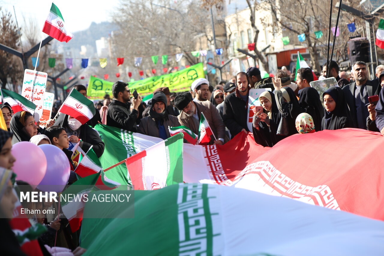 شکوه حضور سنندجی‌ها در راهپیمایی ۲۲ بهمن