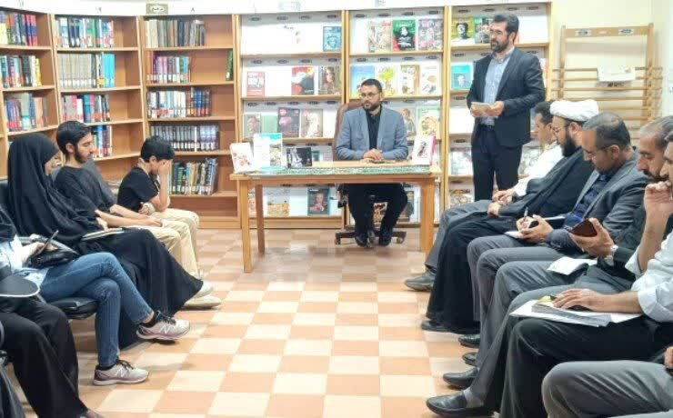 صادقی: کتاب‌خوانی از شاخص‌های مهم سیره رهبر شهید انقلاب بود