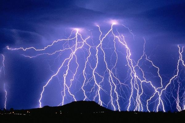 صاعقه جان دختر ۱۶ ساله میداودی را گرفت