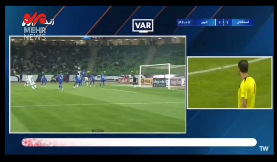 صحنه مشکوک به پنالتی در دیدار خیبر و استقلال