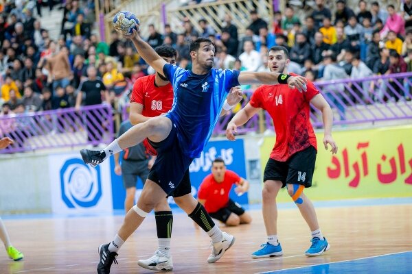 صدرنشین مقابل سپاهان نوین/ میزبانی کازرون از طلایی‌ها درشیراز