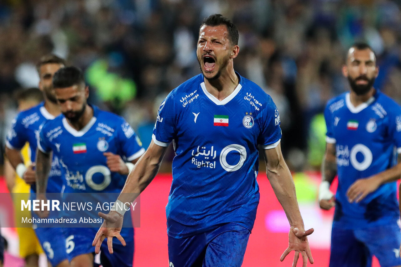 صدرنشینی که خط حملهاش زهر ندارد/ یک مهاجم استقلال مقابل درخروج