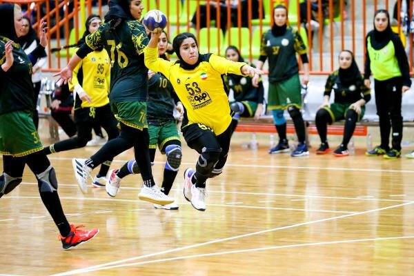 صعود فولاد هرمزگان به جمع چهار تیم برتر/ تساوی تیم های بالای
جدول