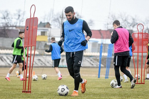 صیادمنش با هال سیتی تمرین کرد/ چرا امضای قرارداد اعلام نمی‌شود؟