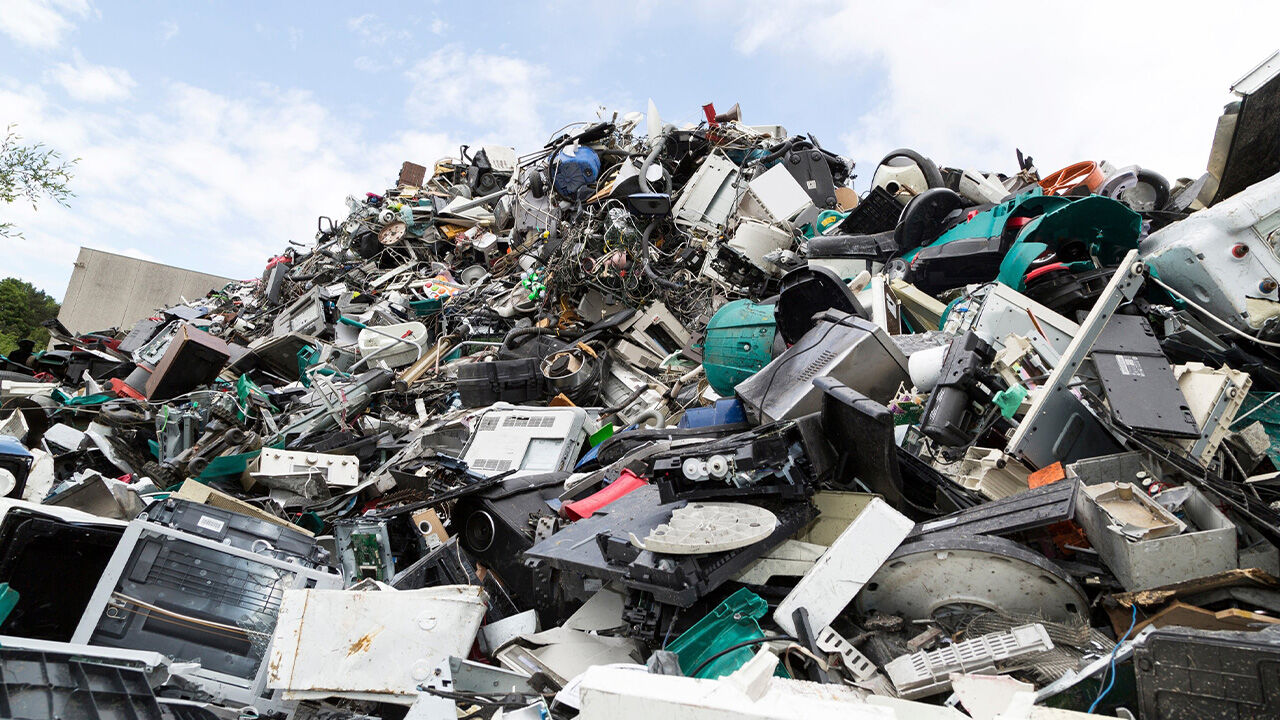 ضایعات آهنی از طریق بورس کالا به فروش میرسد