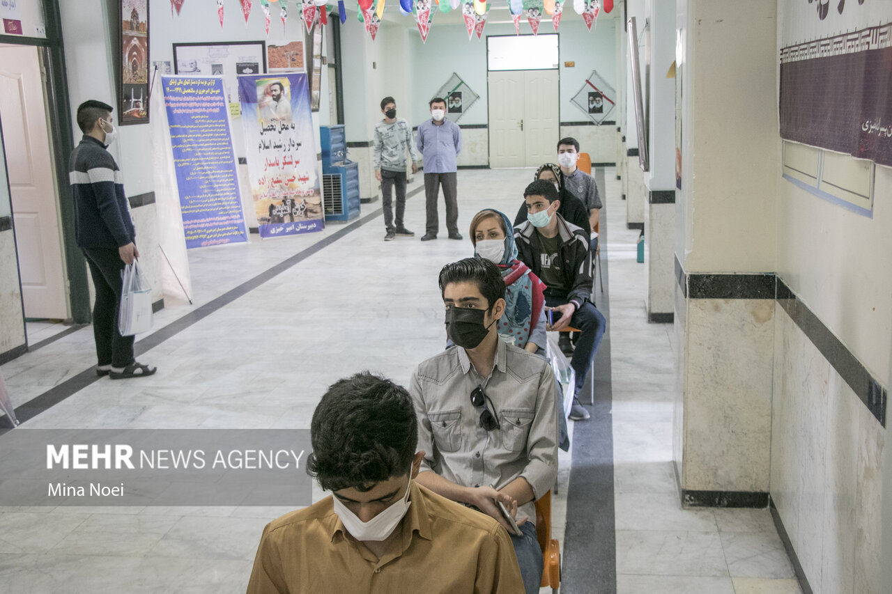 طرح ضربتی واکسیناسیون دانشآموزان به قطع زنجیره کرونا کمک می کند