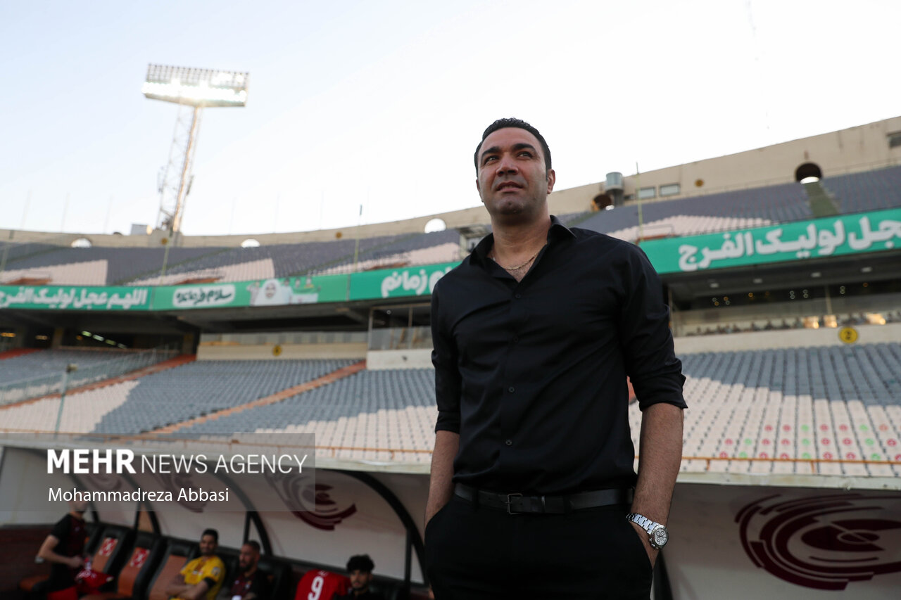 طعنه نکونام به امیر قلعهنویی و کنار گذاشتن چند بازیکن فولاد