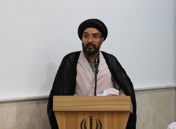 طلاب در راستای ارتقای موقعیت علمی خود تلاش کنند