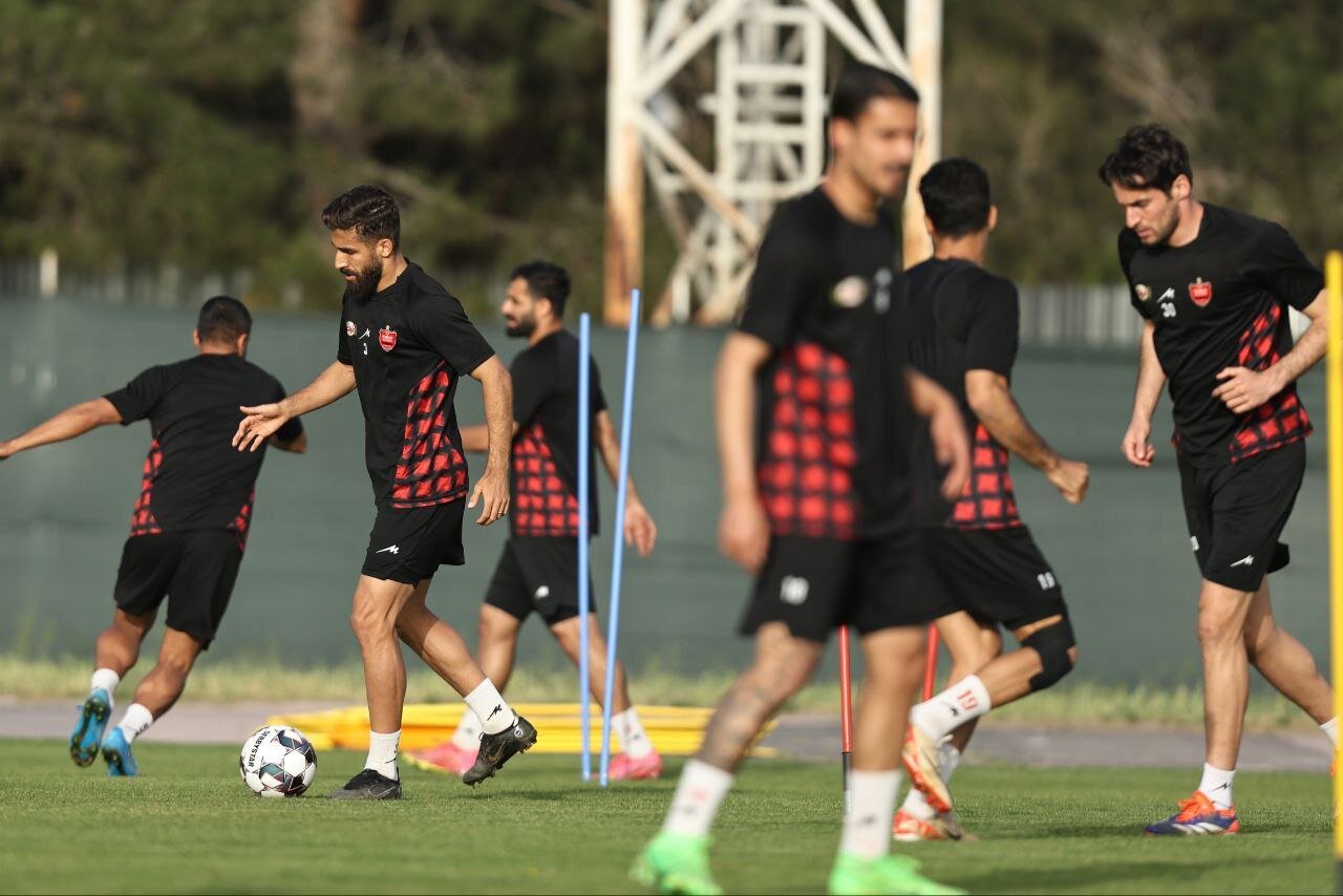 عارف محمدوند مهمان ویژه تمرین پرسپولیس؛ مشاور مدیرعامل هم بود