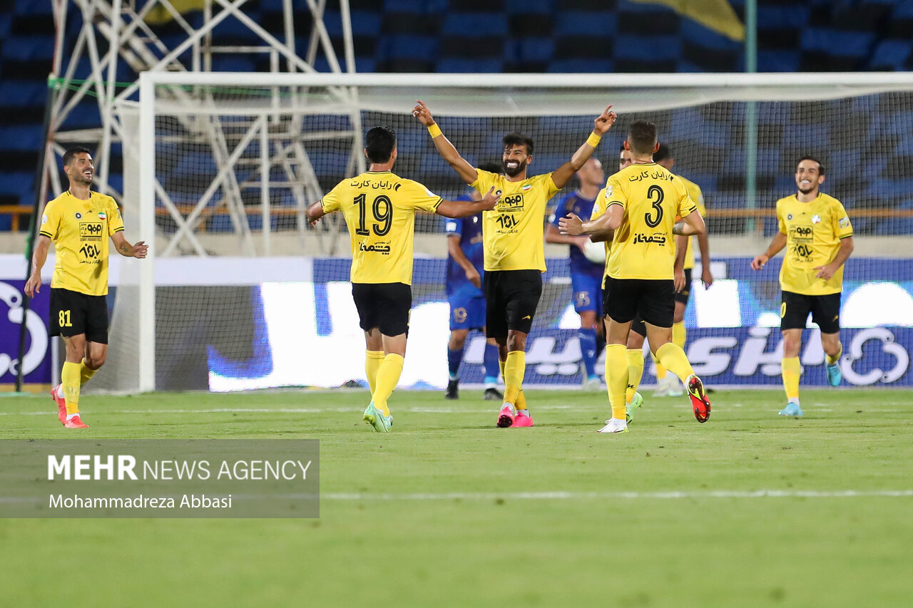 عبور سپاهان از پرسپولیس با بردن نفت/ شکست سنگین ملوان برابرمس