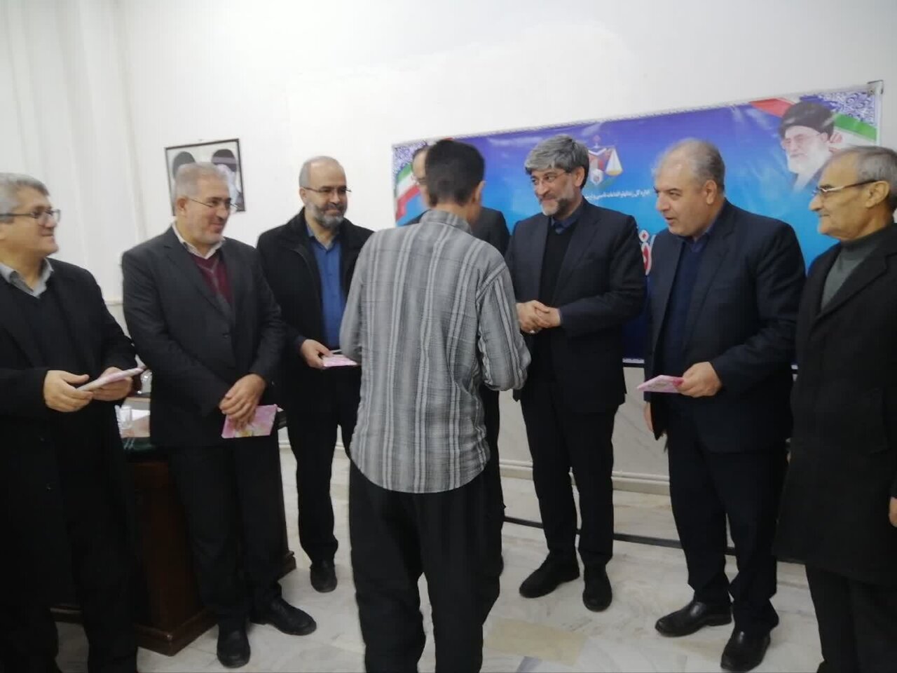 عتباتی: ۱۲۸ زندانی آذربایجان غربی در آستانه روز پدر آزاد شدند