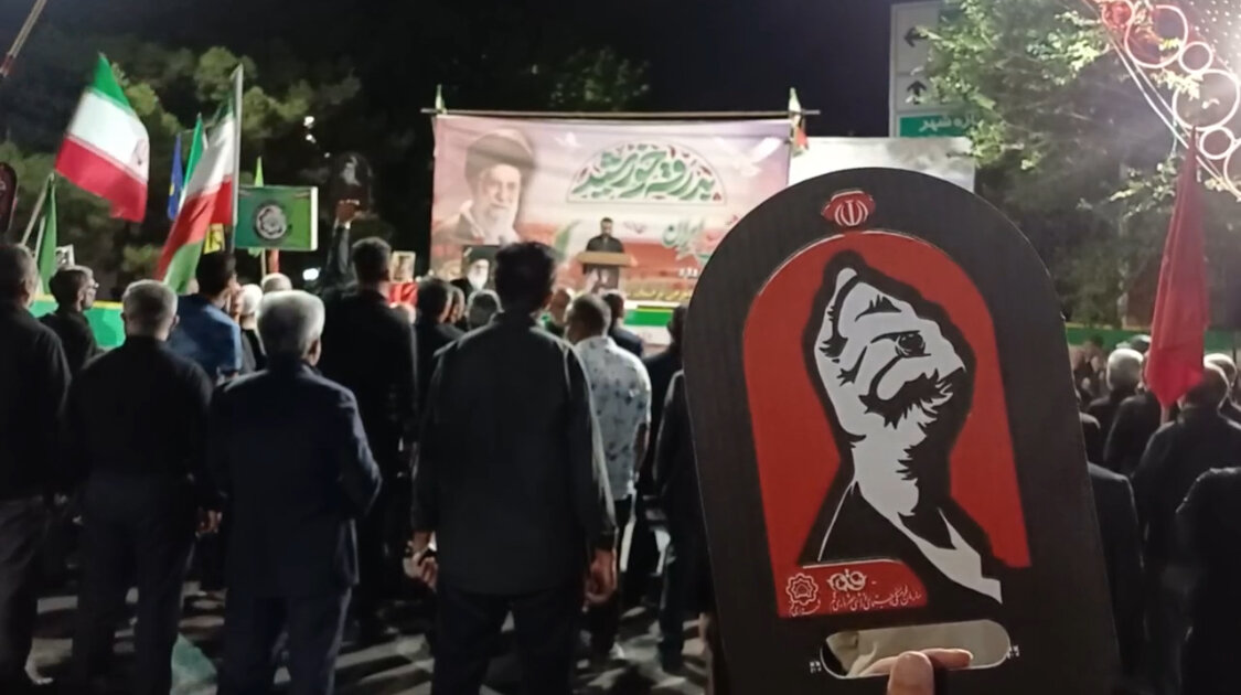 عزاداری مردم سلماس به یاد رهبر شهید انقلاب در تجمع شبانه