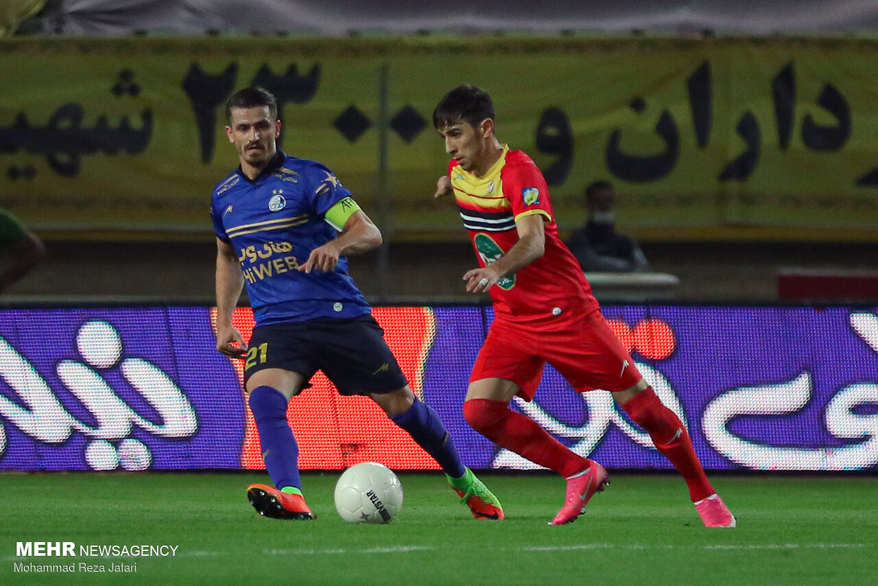 عزیزی خادم حاضر در نقش جهان / حضور هواداران استقلال در ورزشگاه