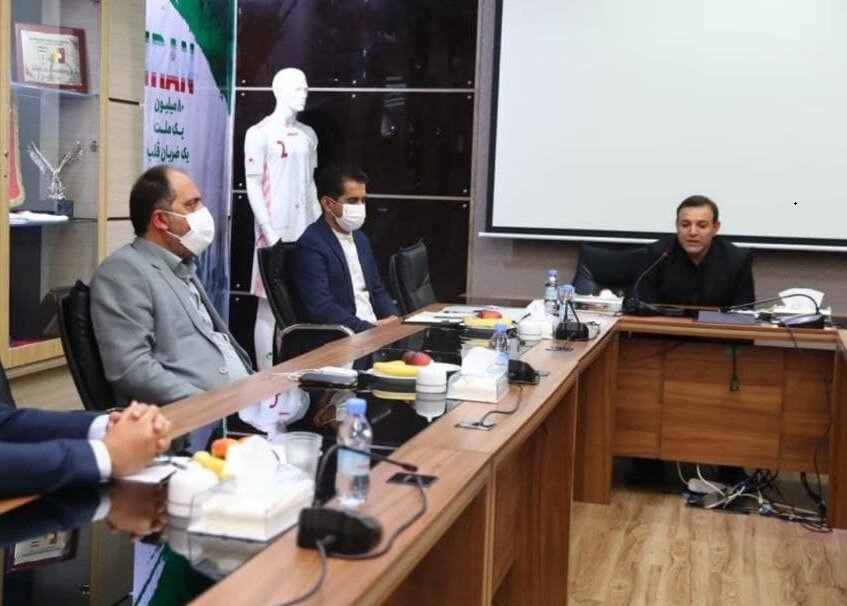 عزیزی خادم کمیته فوتسال را تهدید کرد/ هرکسی نمیتواند برود