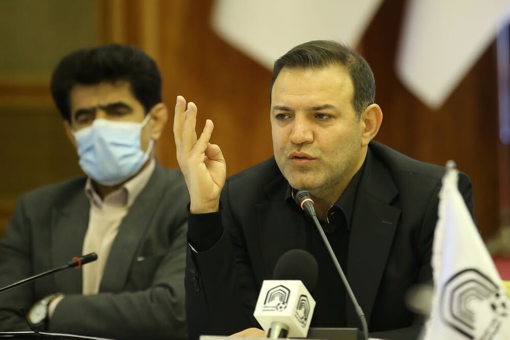 عزیزی‌خادم:فدراسیون بدهکار و بی‌اعتبار راثروتمند و بااعتبار کردیم