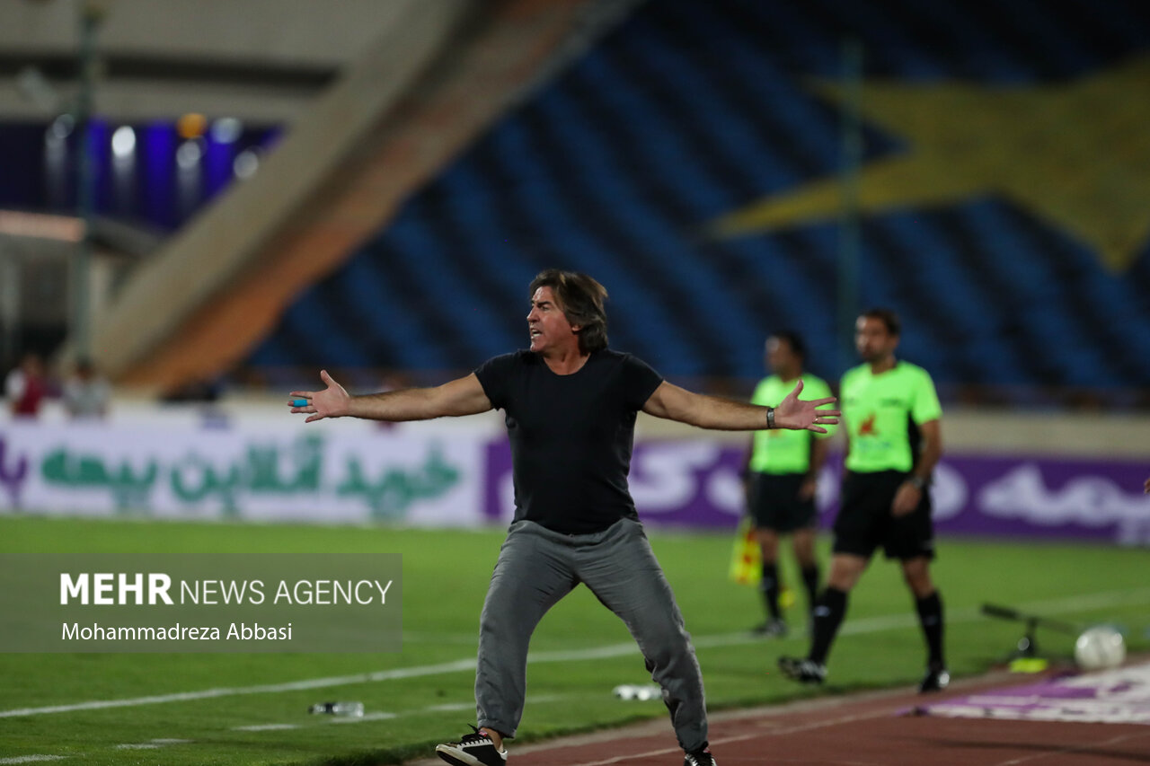 عصبانیت سرمربی استقلال از داور و کارت زرد برای «ساپینتو»