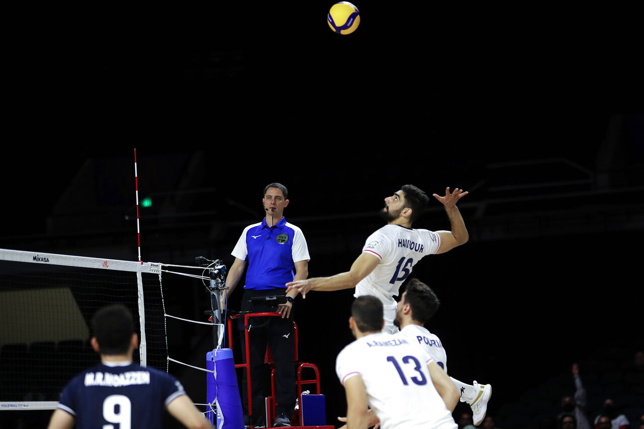 عطایی خویشتندار باشد و انتقادات را بپذیرد/ مردم احساسی نیستند