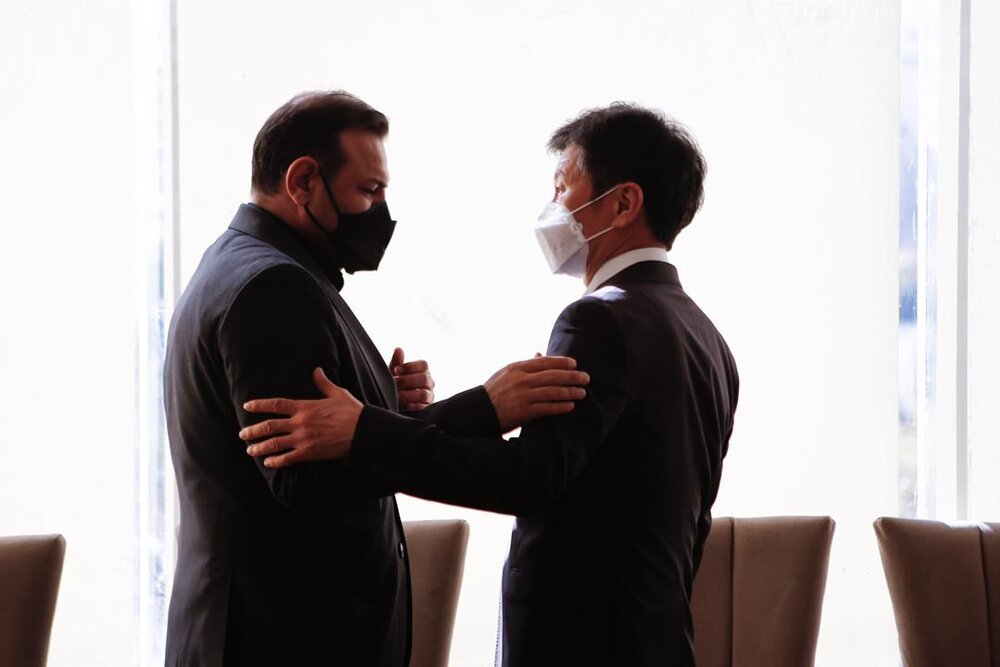 عقد تفاهم نامه و همکاری در جهت توسعه فوتسال و فوتبال بانوان