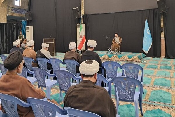 علما و مبلغان در مسیر تبیین معارف دین قدم بردارند