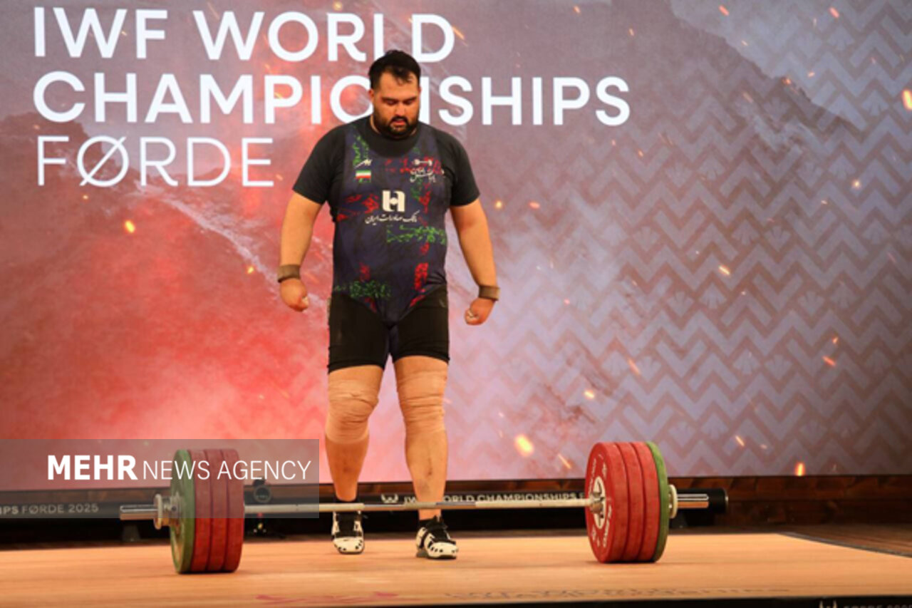 علی داودی: بهانه جویی نمیکنم اما مصدوم بودم/ از مرد عذرخواهی میکنم