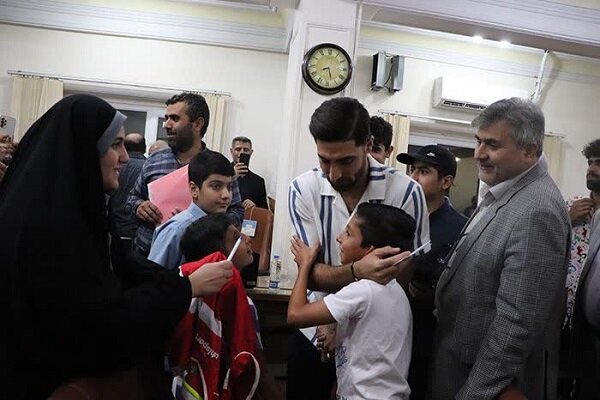 علیرضا جهانبخش با نخبگان ورزشی تحت پوشش کمیته امداد دیدارکرد