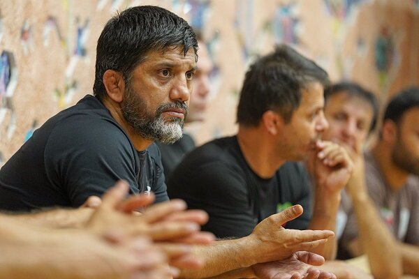 علیرضا دبیر خطاب به فرنگی‌کاران: امسال باید قهرمان جهان شویم