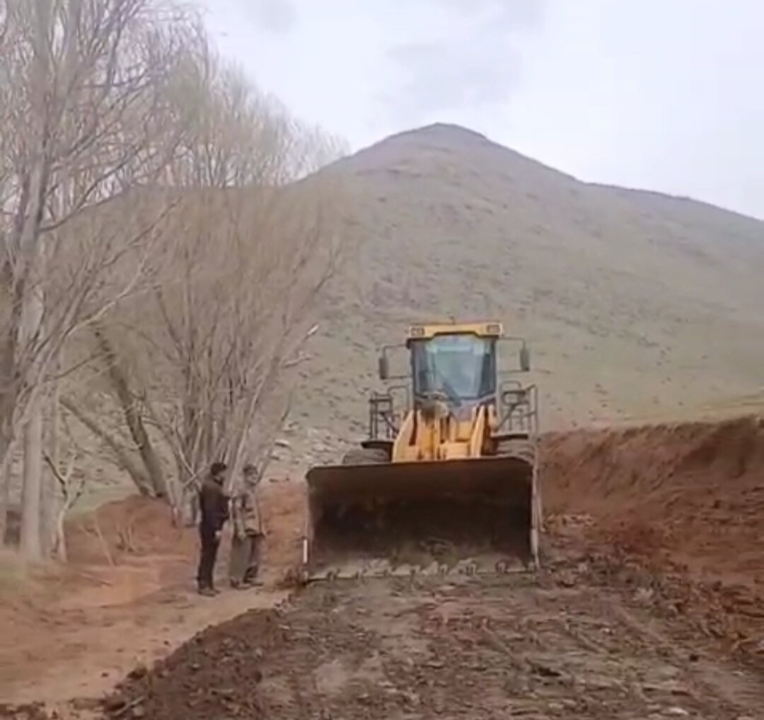عملیات بهسازی راه روستایی تازه آباد قروه