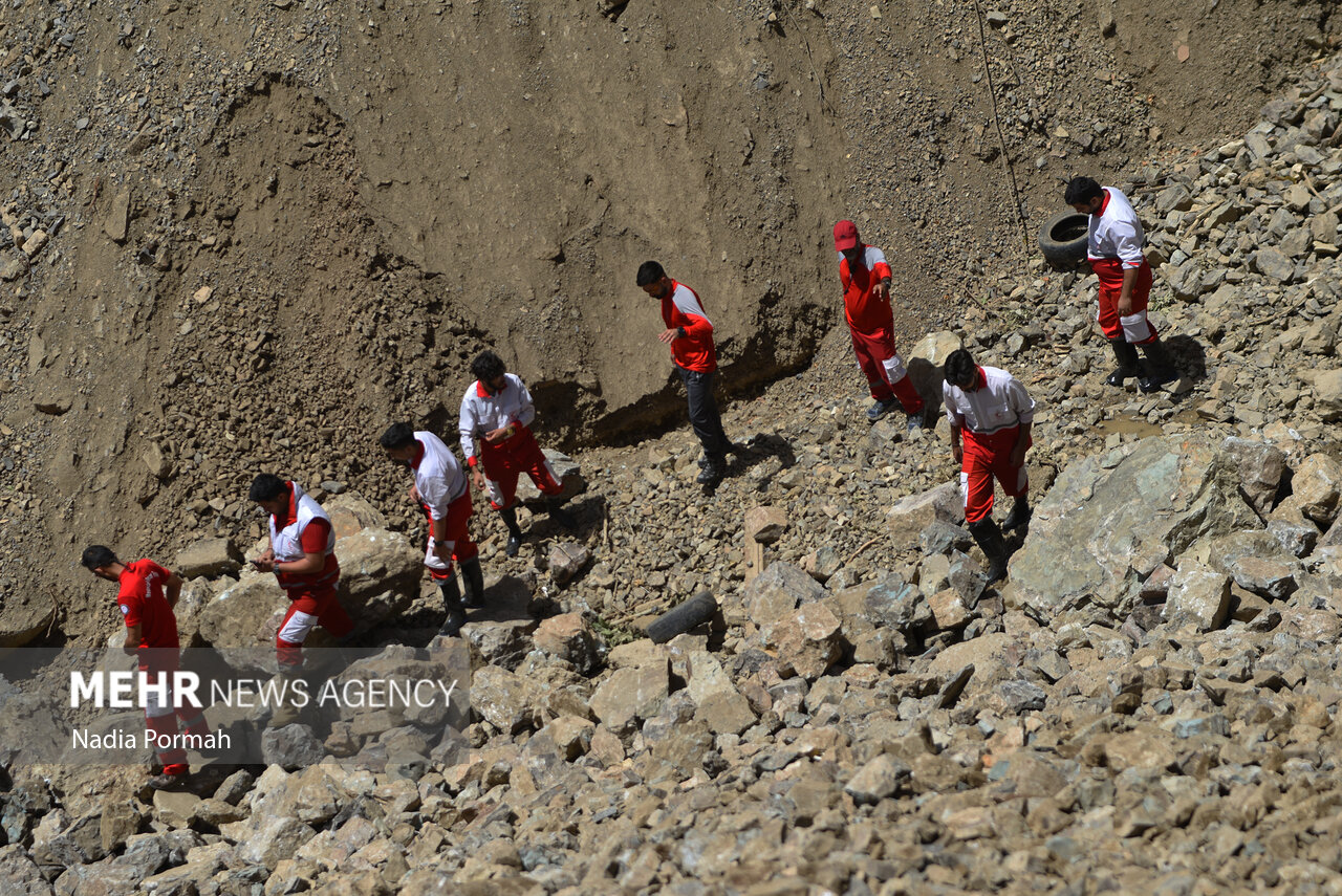 عملیات جستجو در بخش‌های سیل زده چالوس