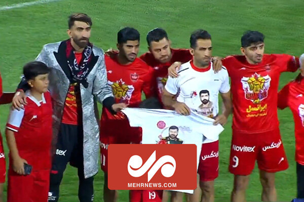 عکس یادگاری بازیکنان پرسپولیس با سردار شهید سید مهدی
موسوی
