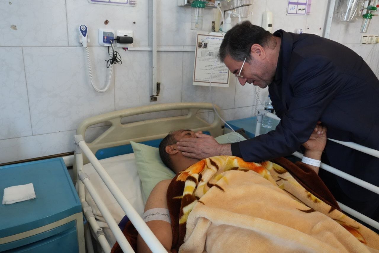 عیادت استاندار آذربایجانغربی ازمجروحان تجاوز رژیم صهیونیستی در ارومیه