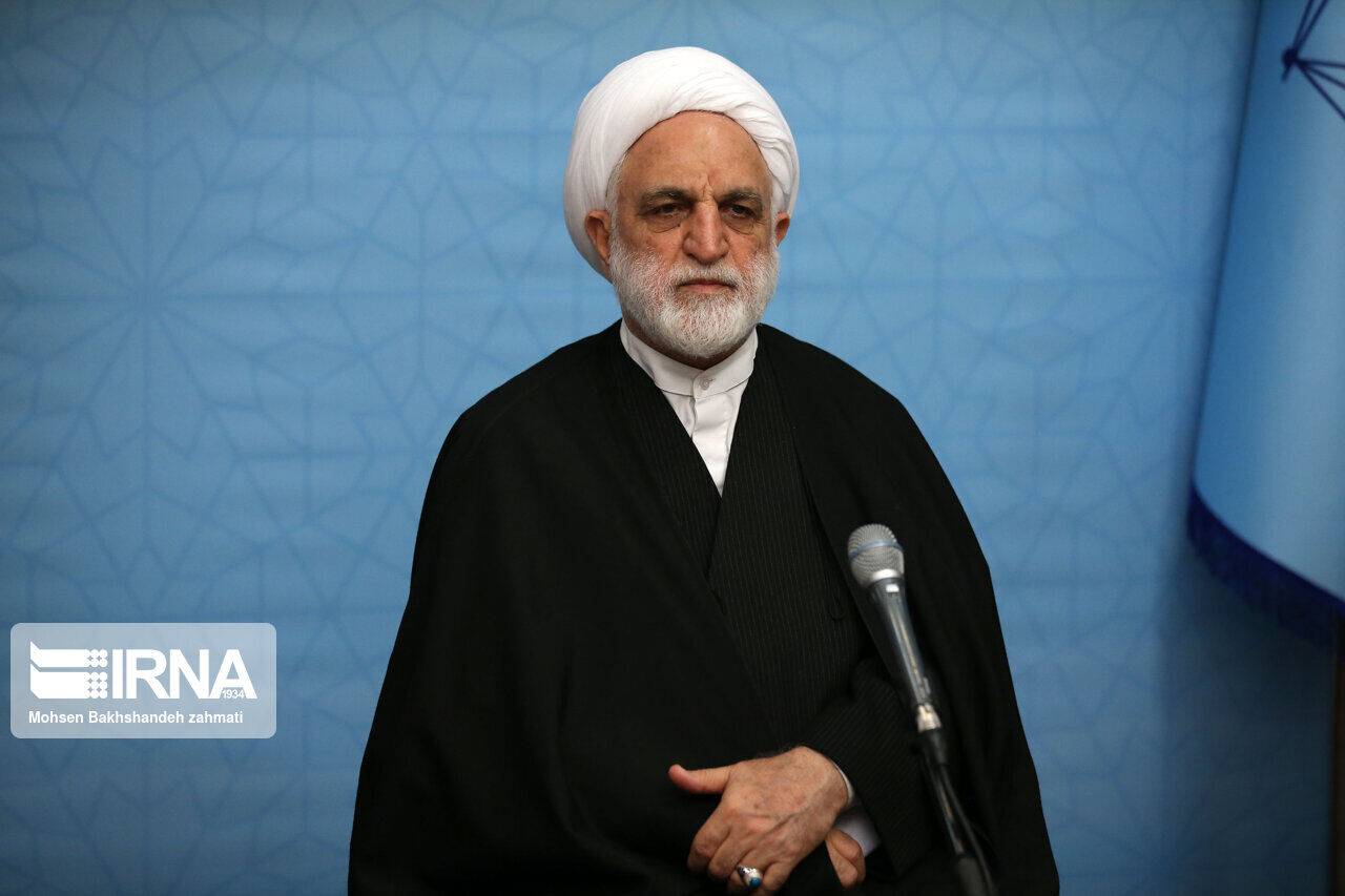 عیادت رئیس قوه قضاییه از آیتالله نوری همدانی