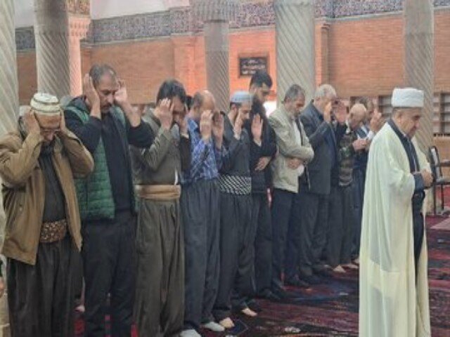 عید بندگی در سنندج؛ نوای تکبیر پس از یک ماه روزهداری طنینانداز شد