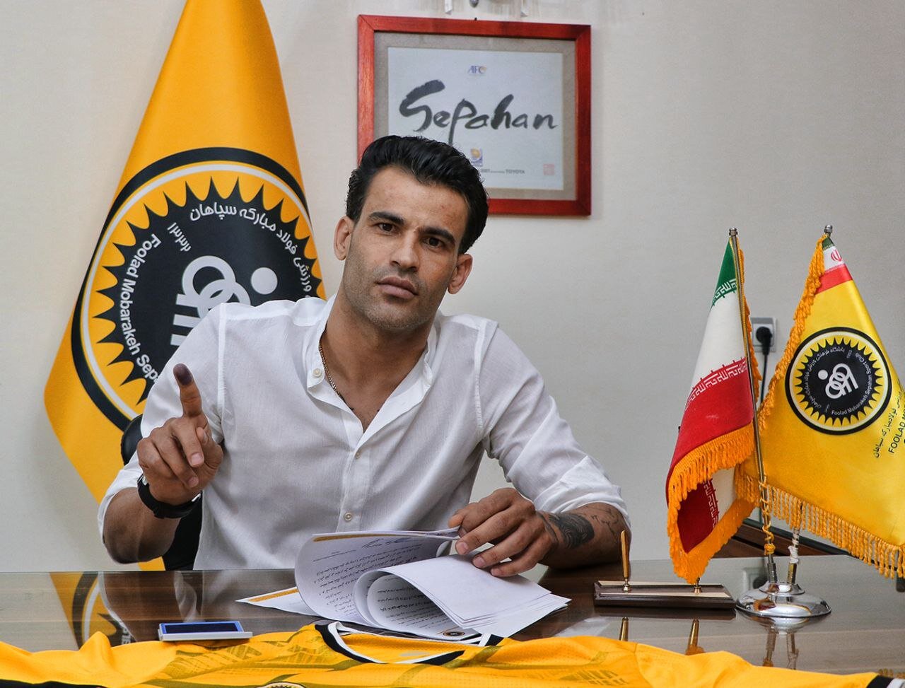 عیسی آلکثیر به سپاهان پیوست/ دستبرد به خط حمله پرسپولیس!