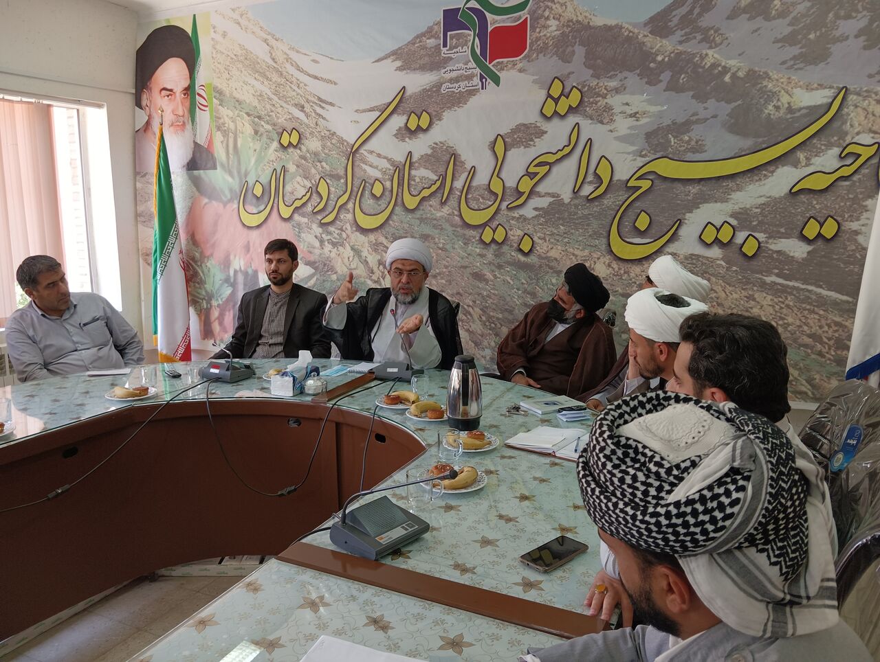 غرب‌زدگان ضربه‌های زیادی به انقلاب زدند