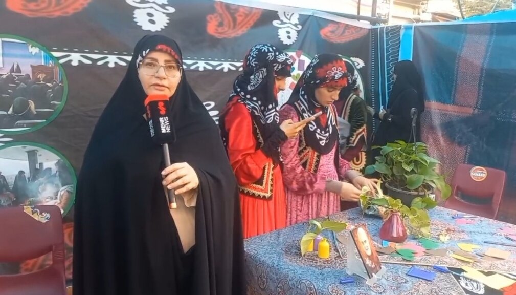 غرفه دختران حاج قاسم لرستان در جشن مهمانی امت احمد
سنندج
