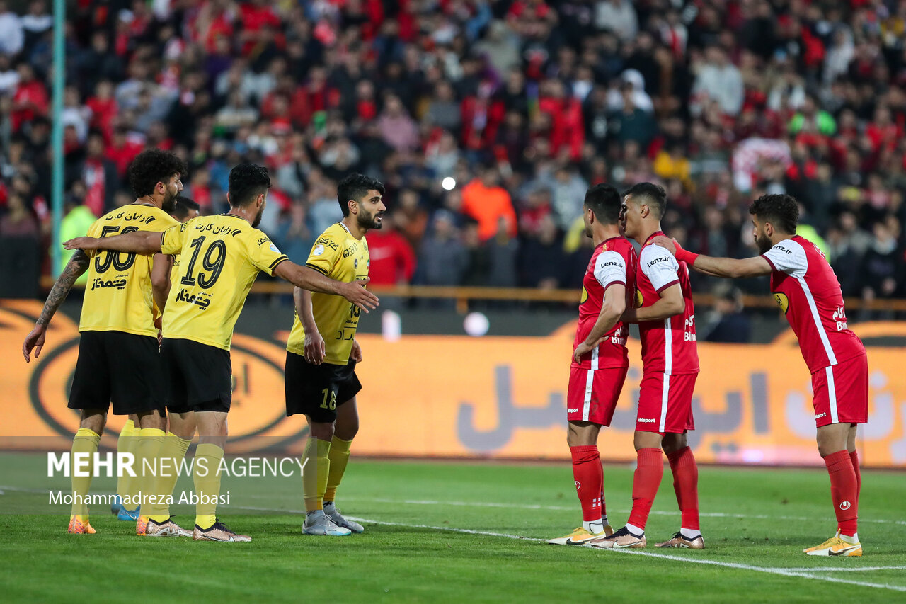 فاز آخر جنگ قهرمانی پرسپولیس و سپاهان/ تهمت، بیانیه وشکایت!